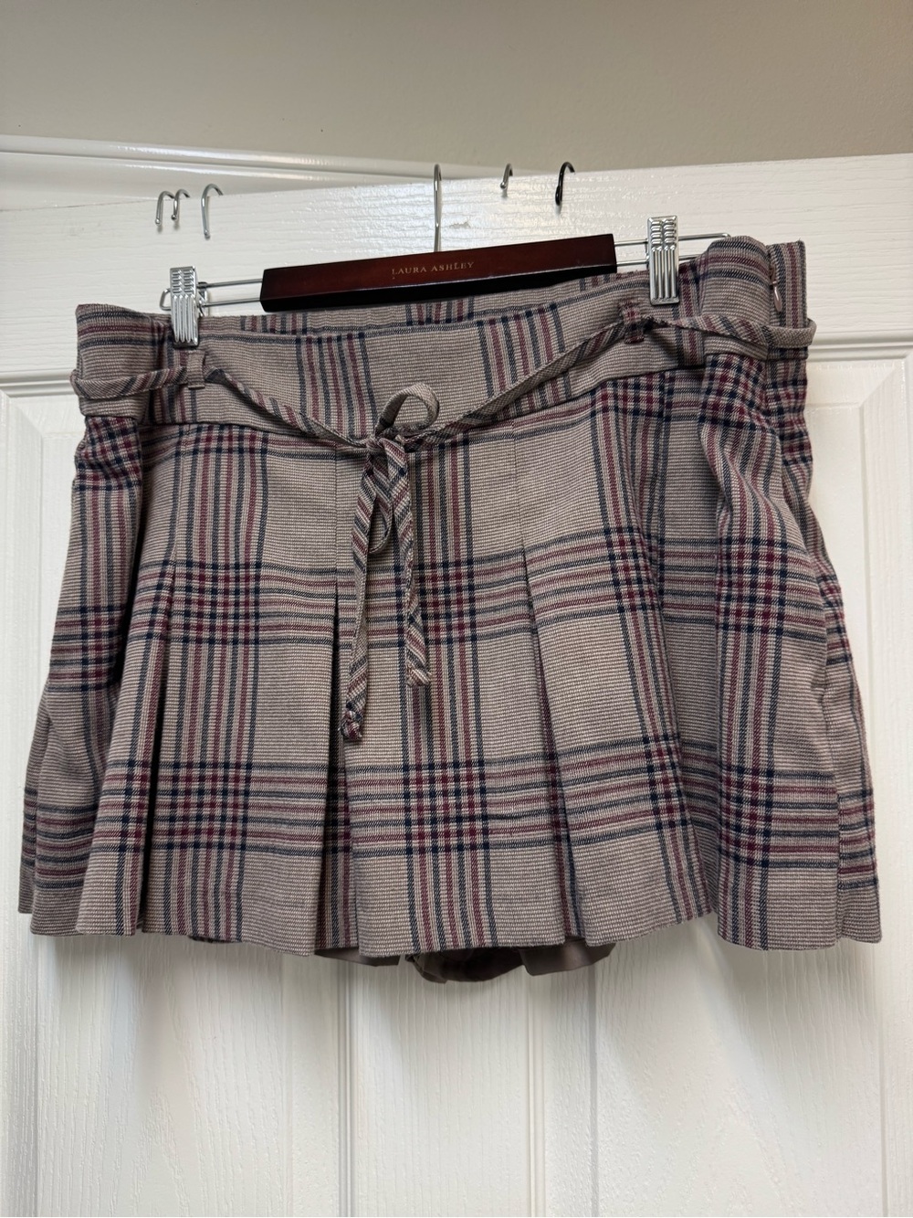 Hollister Paperbag Waist Mini Skort